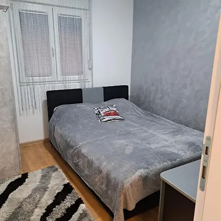 Sara 2 Apartment *