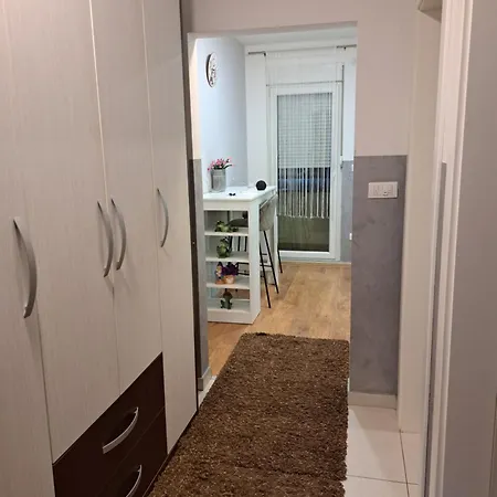 Sara 2 Apartment